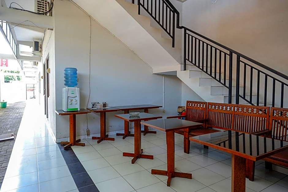 RedDoorz near Stasiun Tawang Semarang