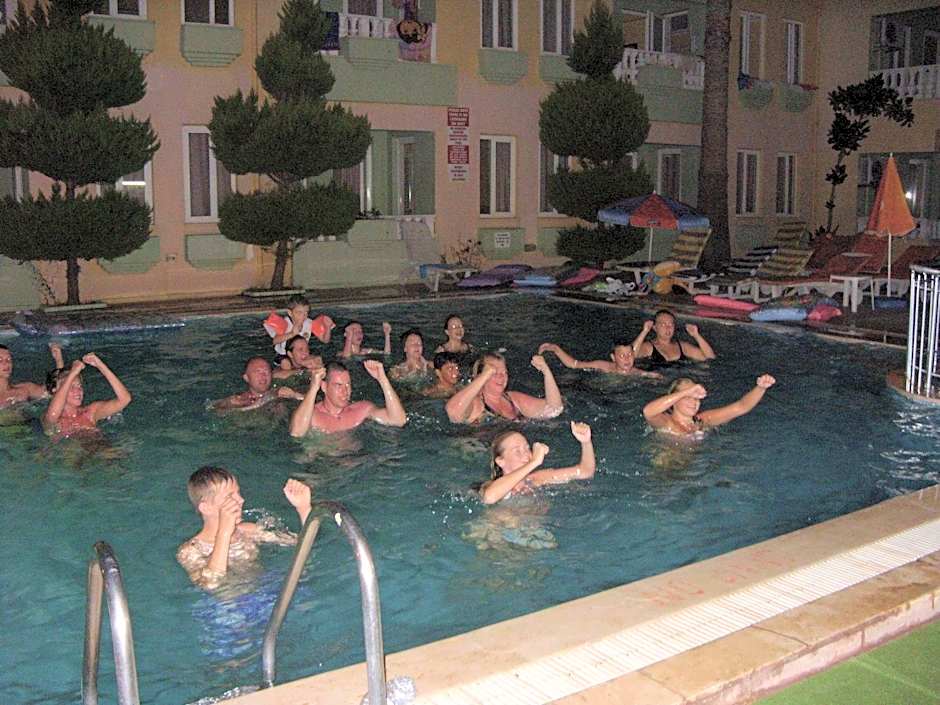 Club Sunset Apartments