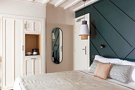 Communicating Rooms