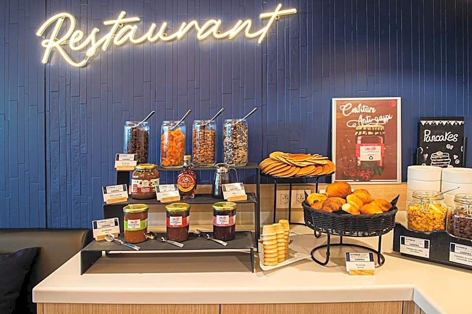 Holiday Inn Express Paris-Canal De La Villette By IHG