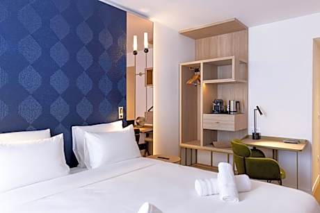 Standard Queen Room