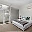 Central Torquay Townhouse 350m to the sand
