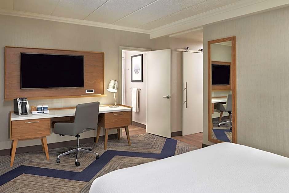 Four Points by Sheraton Windsor Downtown
