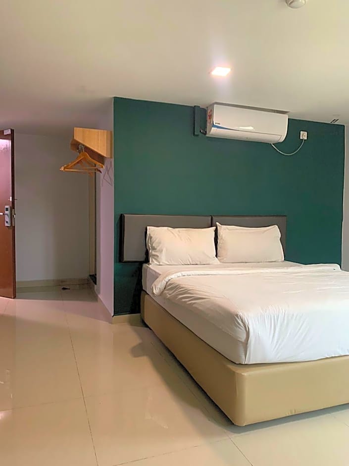 Room V @ Jalan Megat managed by SECOM