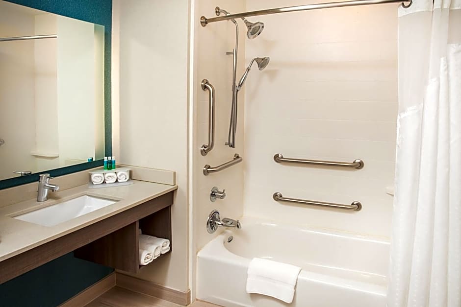 Holiday Inn Express & Suites Litchfield By IHG