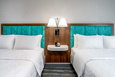 Studio with Two Queen Beds - Disability Access