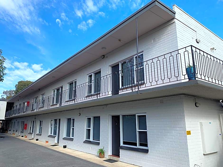 Hello Adelaide Motel and Apartments