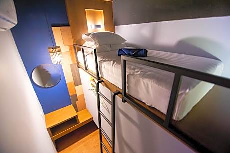 Private Single Room with Shared Bathroom