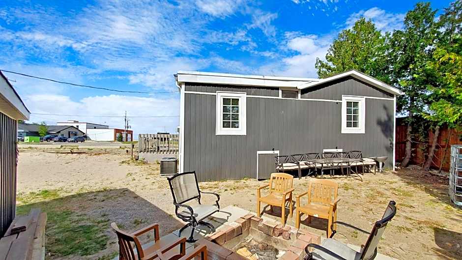 Main Beach River Retreat - Wasaga Beach 1 - Main Strip - 93 Mosley St