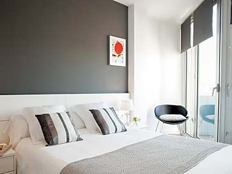 One-Bedroom Apartment - Galceran Marquet 8