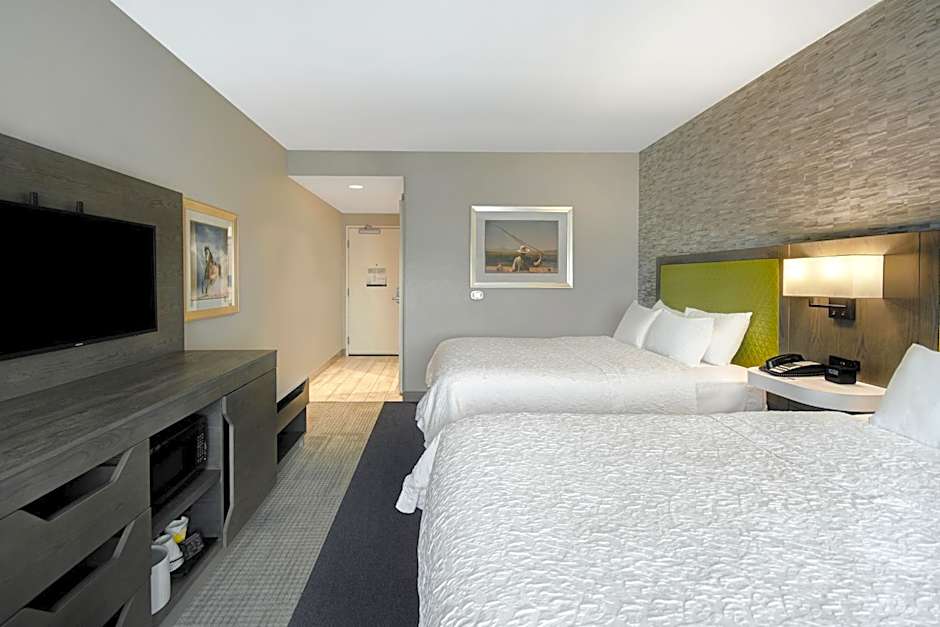 Photo 1 of 2 of 2 Queen Beds, Hearing Accessible