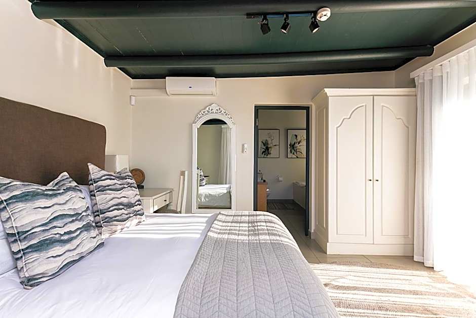 Abalone Hotel & Villas