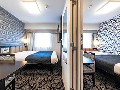 Connecting Room B