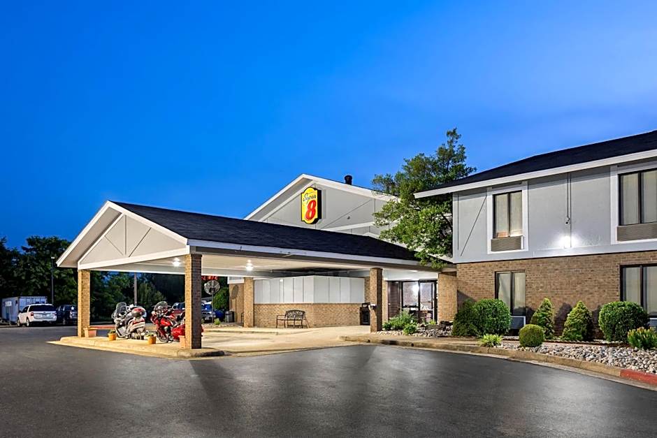 Super 8 by Wyndham Harrison AR