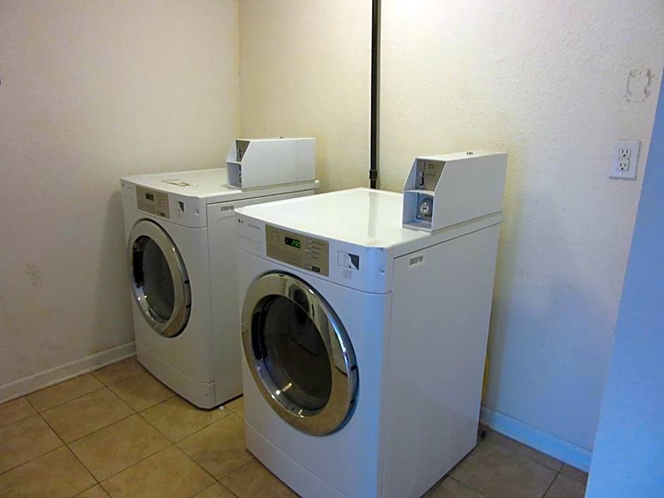 Super 8 by Wyndham Augusta