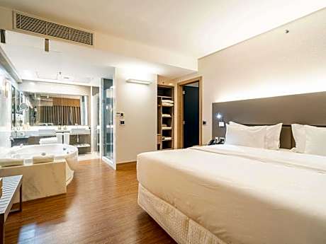 Superior Suite with king-size bed