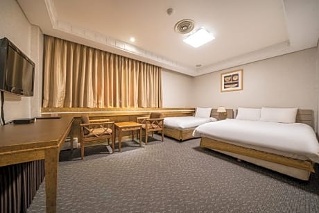 Deluxe Twin Bed Room