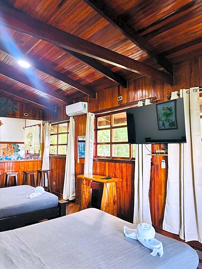 Hotel La Isla Inn