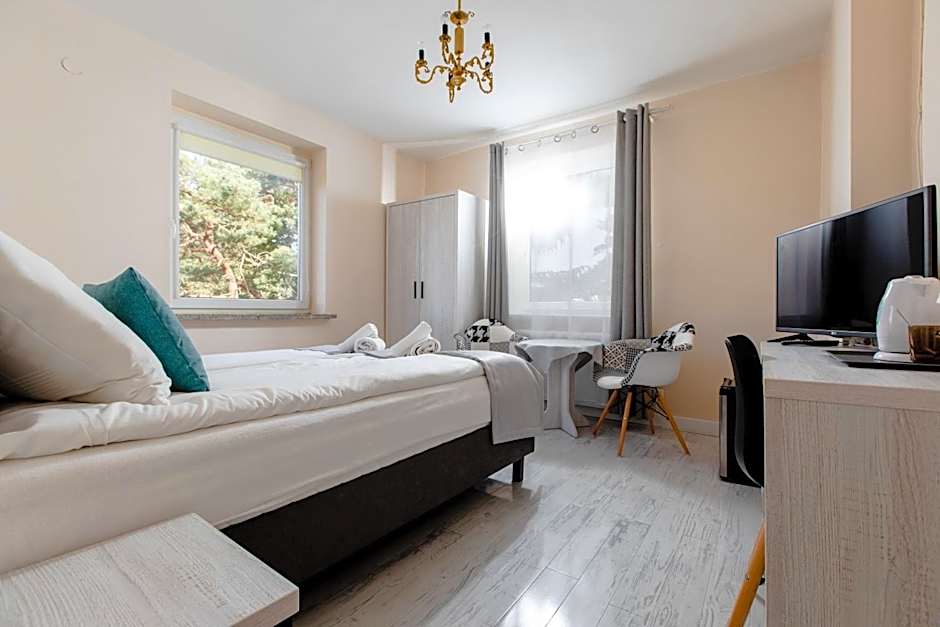 OŚRODEK KOLONIJNO WCZASOWY MEWA - przy plaży z basenem z podgrzewaną wodą i mini SPA