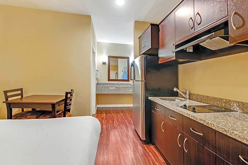 Americas Best Value Inn Houston at FM 529