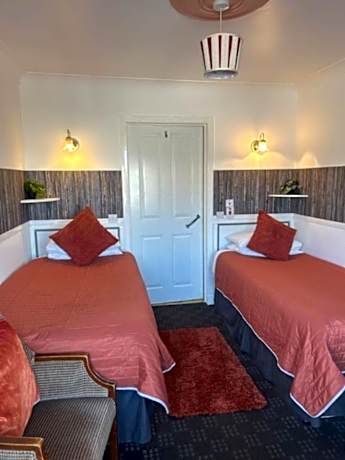 Disabled-Friendly En Suite Chalet