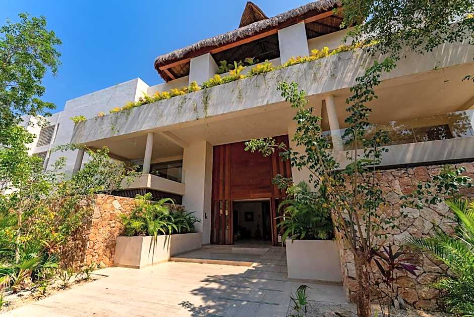 Luxury Apt Gym Jacuzzi WIFI Starlink