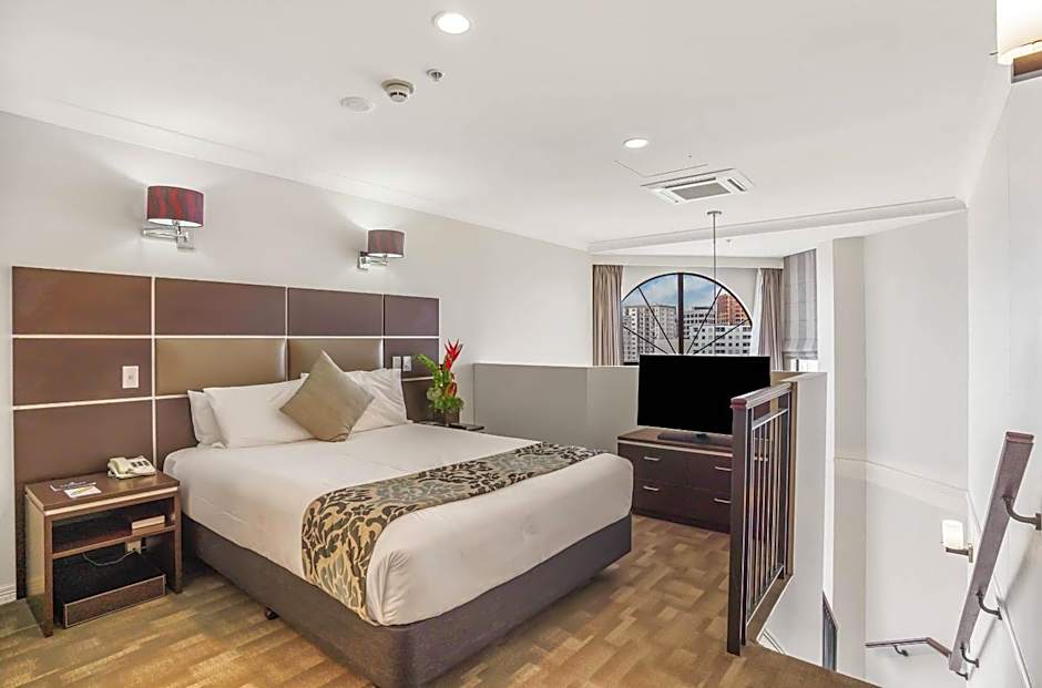 Parkside Hotel & Apartments