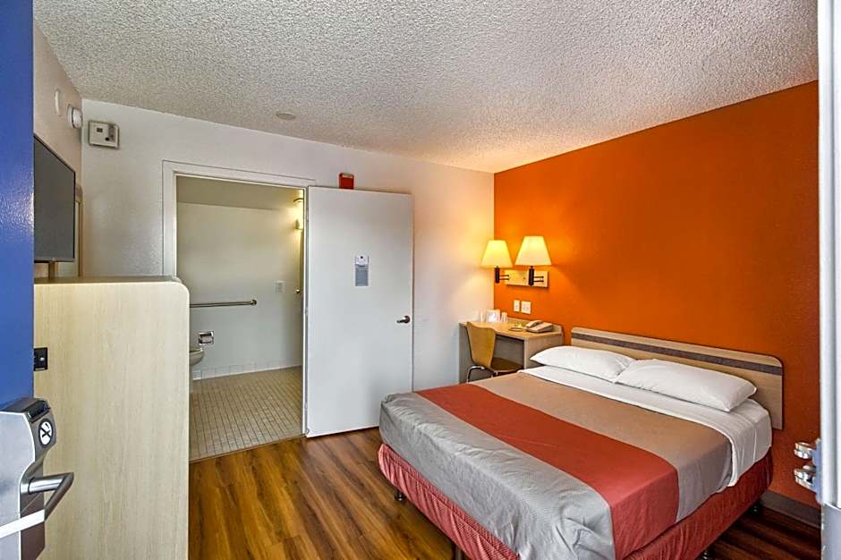 Motel 6-Everett, WA - South