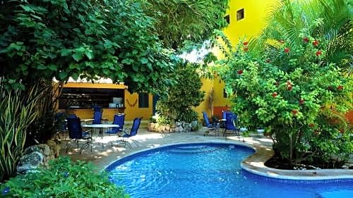 Hotel Medio Mundo
