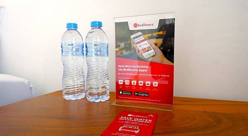 RedDoorz Plus near UMS Solo