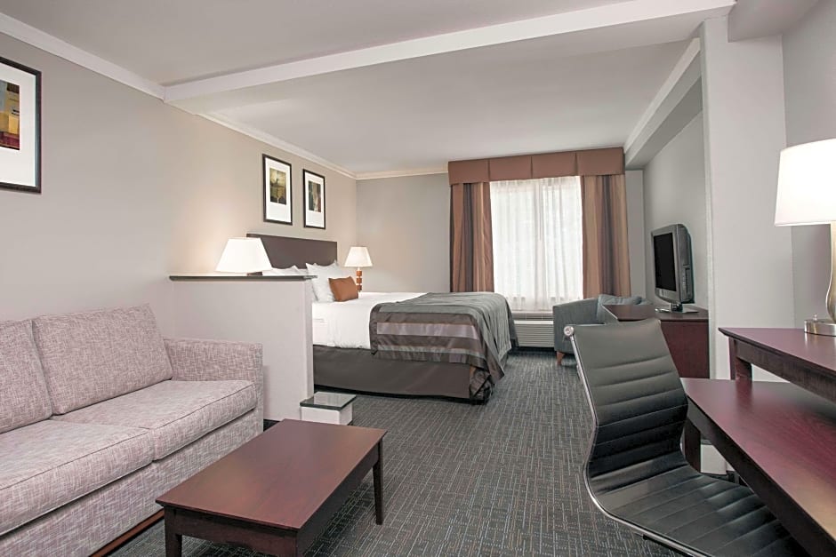 Photo 1 of 2 of 1 King Bed Suite