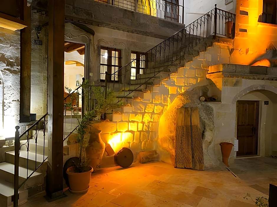 Harman Cave Hotel