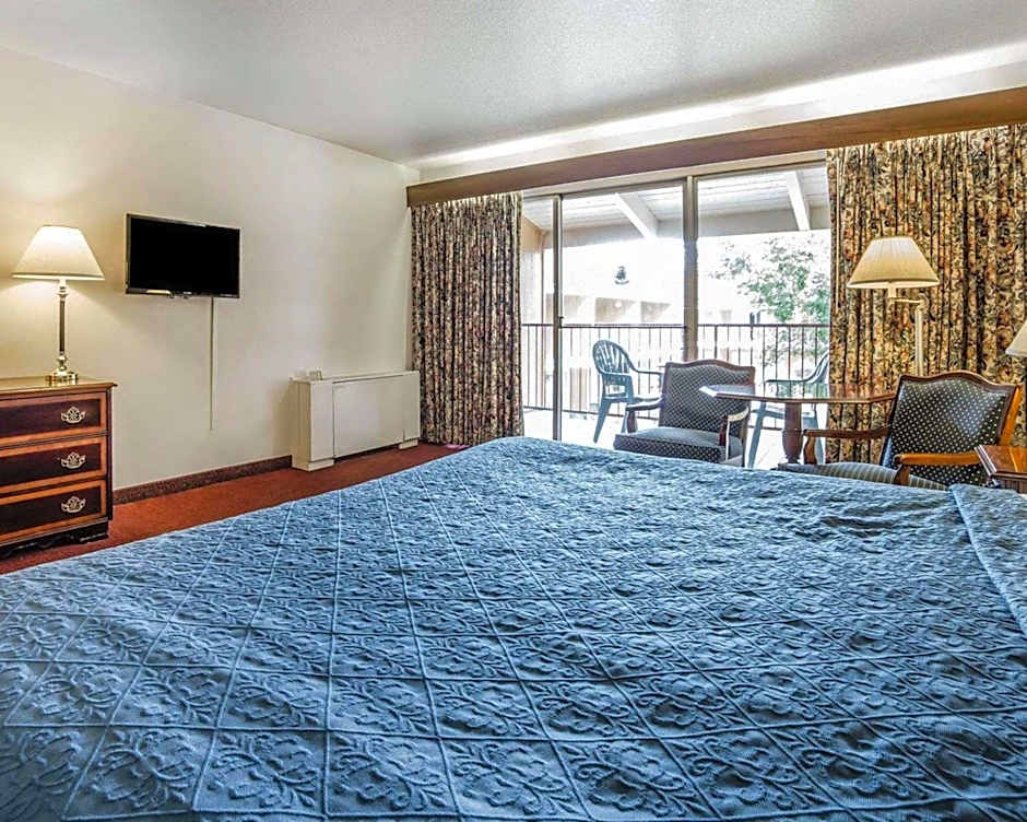 Econo Lodge Near Reno-Sparks Convention Center