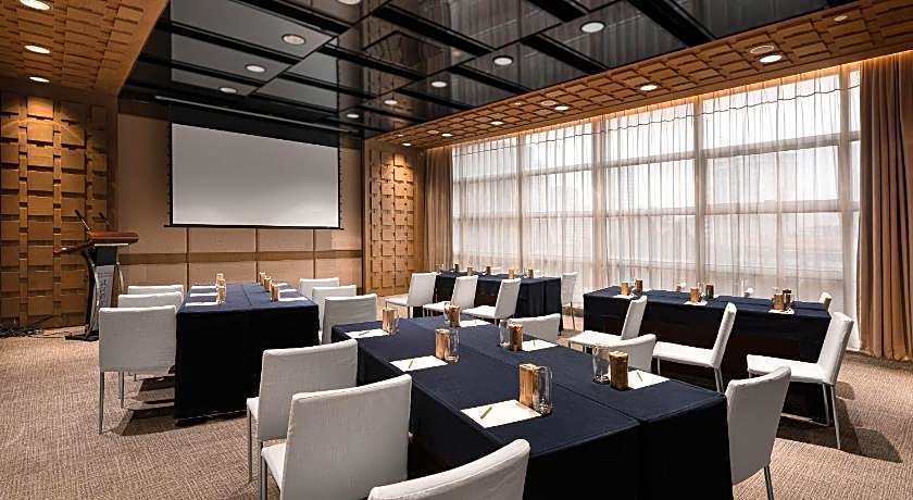 New World Wuhan Hotel