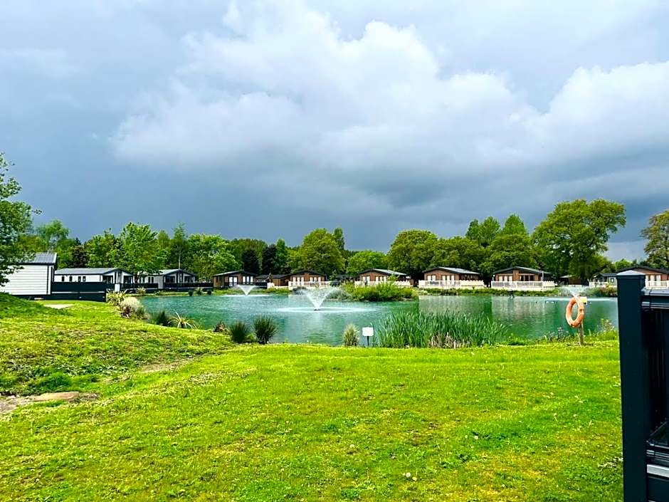 Waterside Retreat With Hot Tub