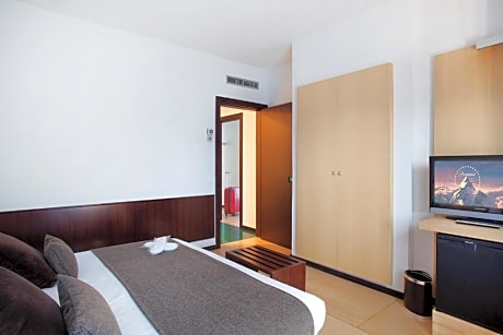 DOUBLE WITH EMPORDA VIEW