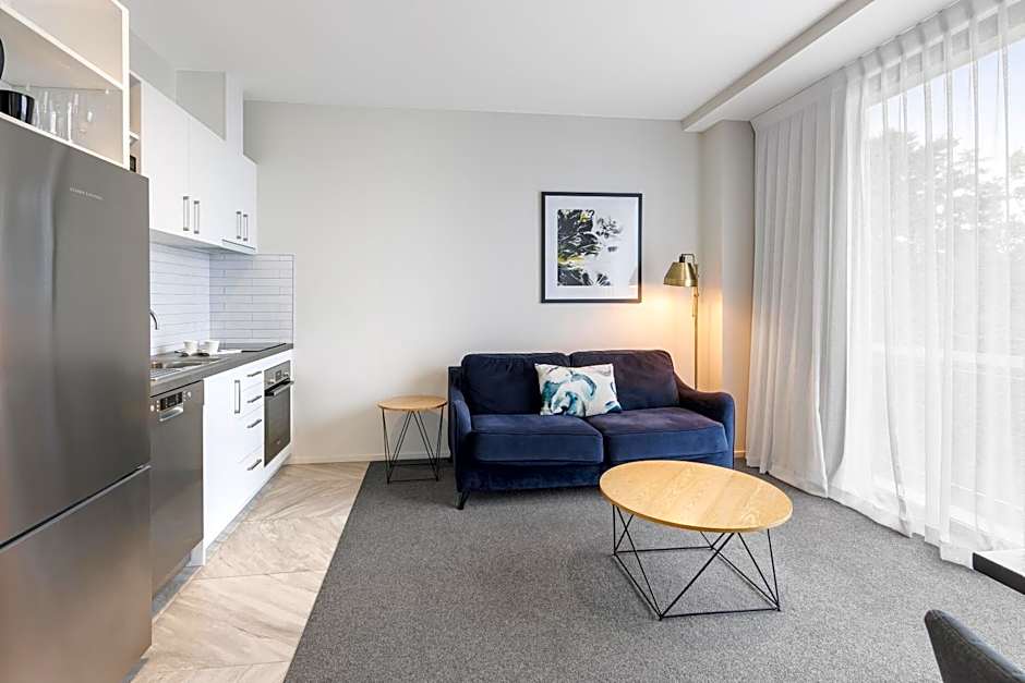 Hidden Lake Hotel & Apartments