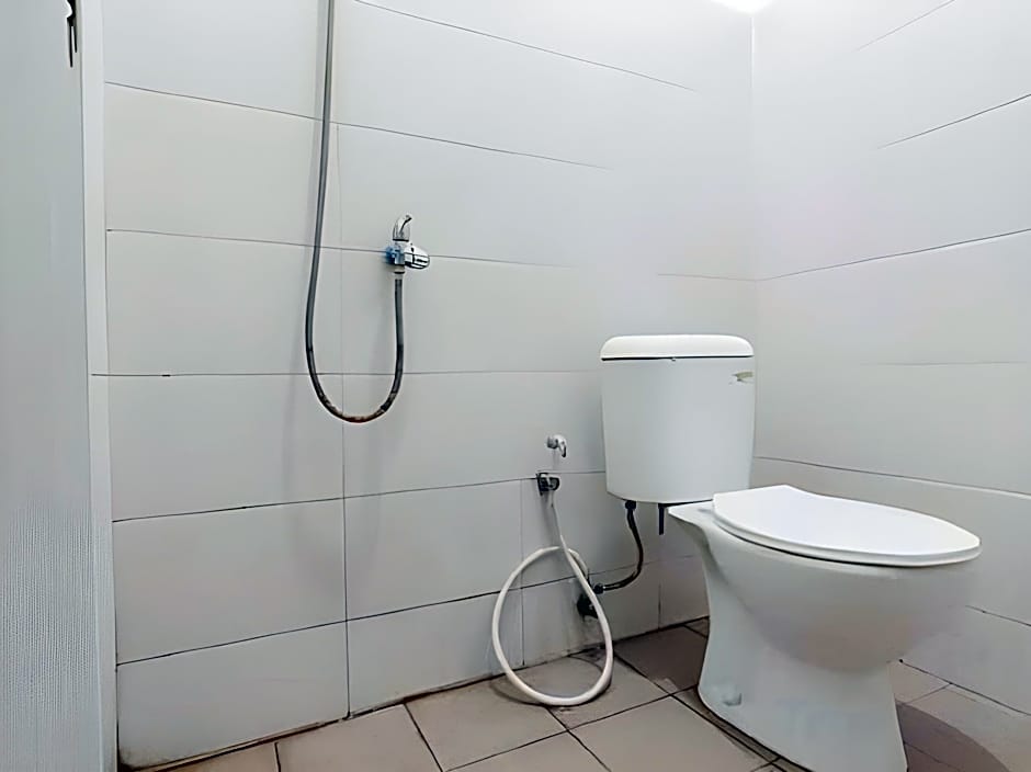 Urbanview Syariah Hotel Tiga ER near Karawang Central Plaza