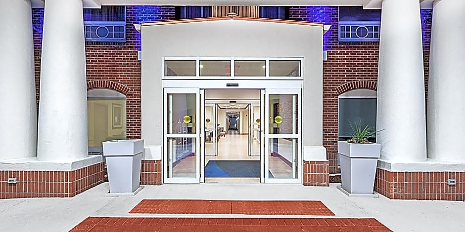 Holiday Inn Express & Suites Baton Rouge East By IHG