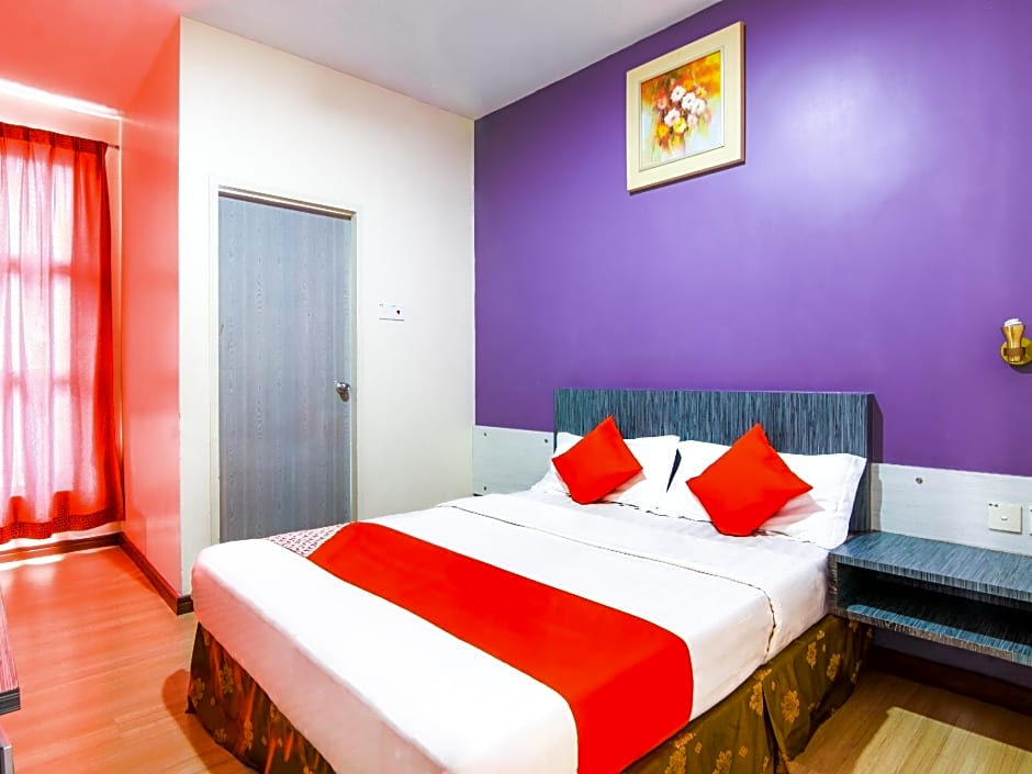 Super OYO 43930 Hotel Esplanade