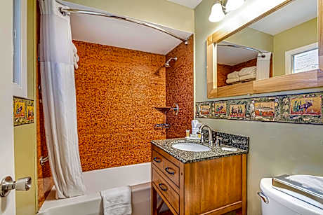3 Double Beds Suite Pool View Non-Smoking