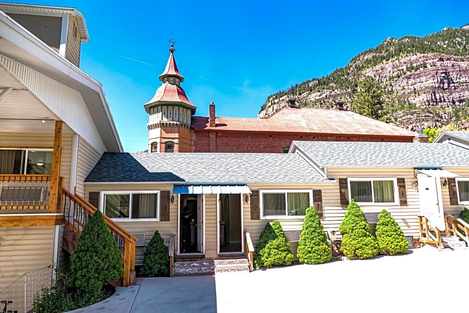 Abram Inn & Suites