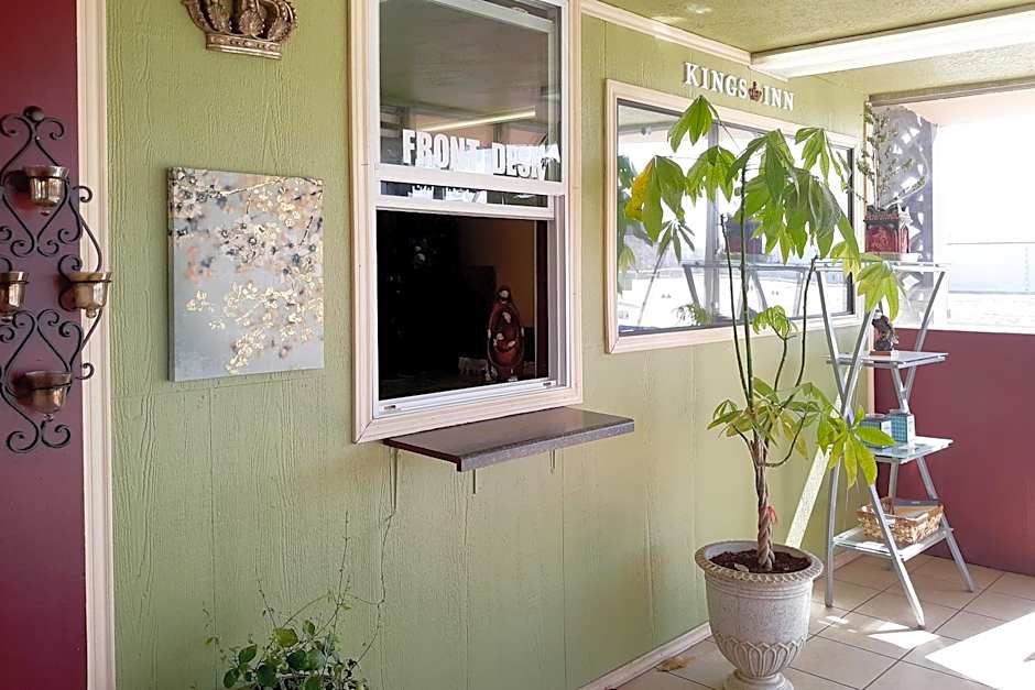 OYO Hotel Kings at Clovis