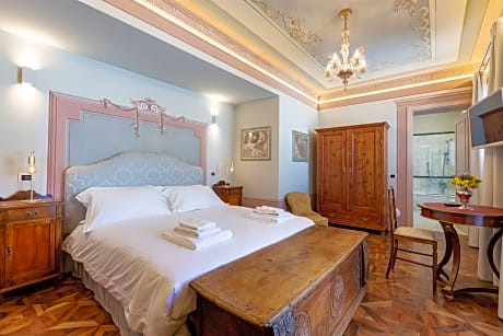 Suite with balcony