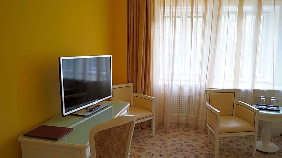 Complex La Tunuri - Vila Economat