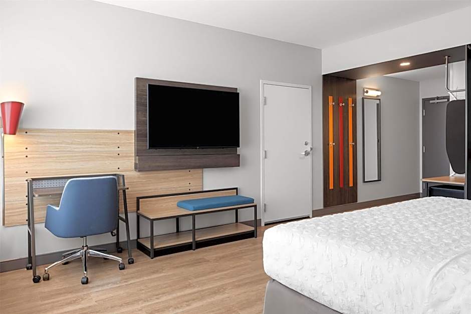 Tru by Hilton Kearney