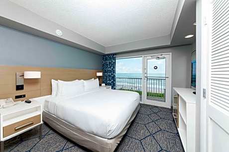 Queen Suite - Disability Access with Oceanfront View