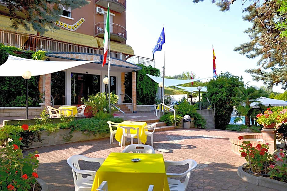 Hotel Boomerang - Check-in & Meals in front at hotel Sporting