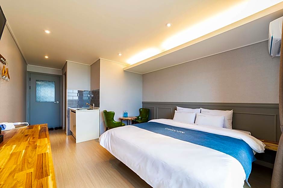 CozyCove Boutique Hotel