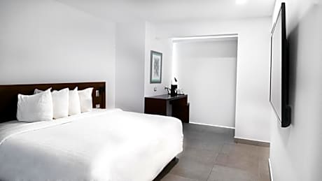 King Room - Accessible/Non-Smoking